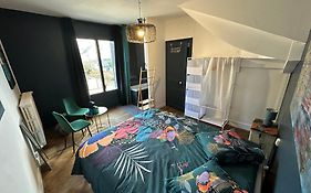 Maison De Ville Idealement Placee